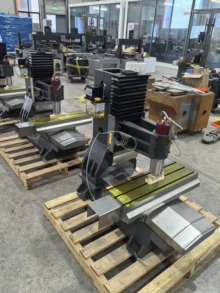 Brand new column engraving machine, cast iron frame, three-a - Photo taken in person