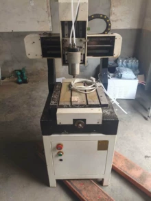 Second-hand cast aluminum engraving machine 3030 engraving m - Photo taken in person
